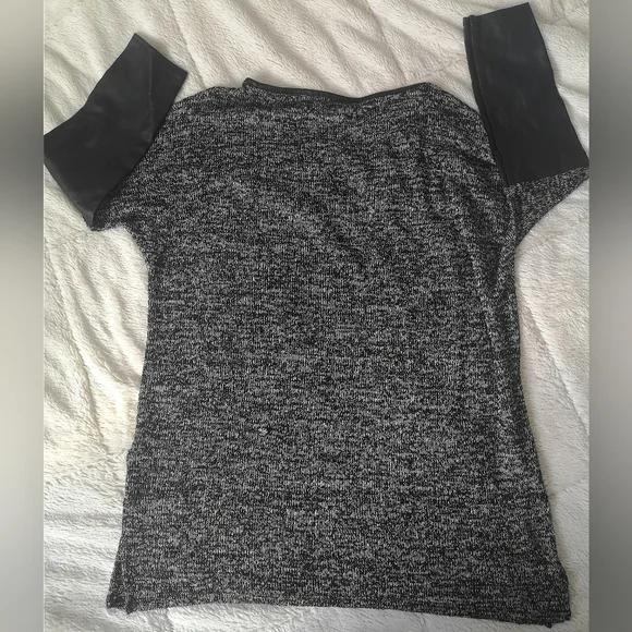 Divided sweater - Picture 6 of 11